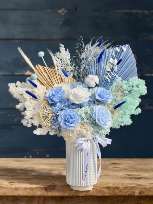 Dried Flowers Arangment